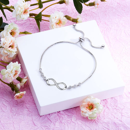 Infinity-Love-Armbänder für Damen